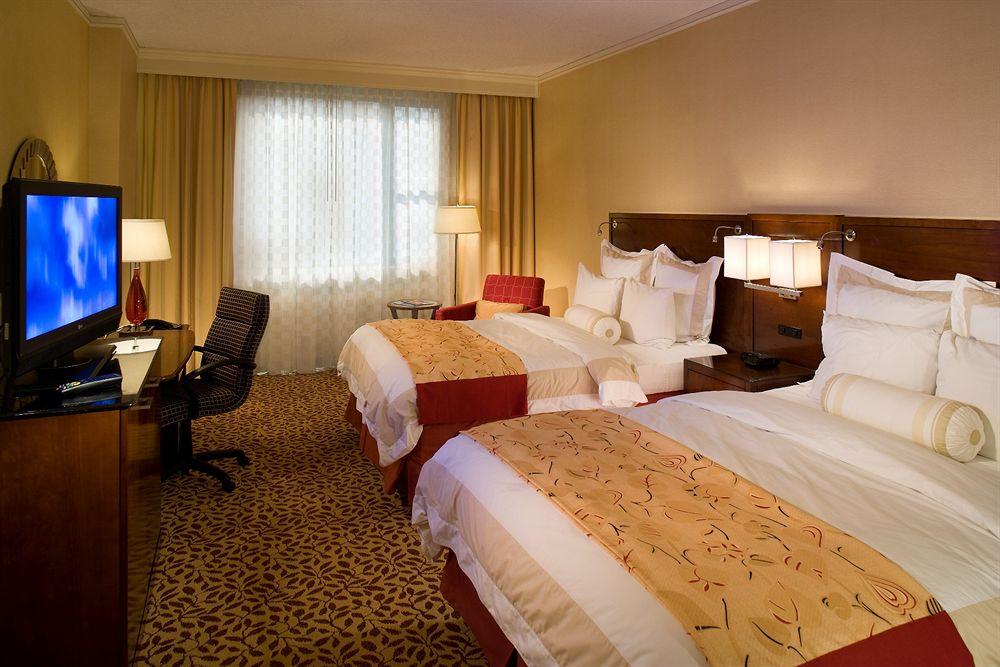 Courtyard By Marriott Chicago At Medical District-Uic Hotell Exteriör bild