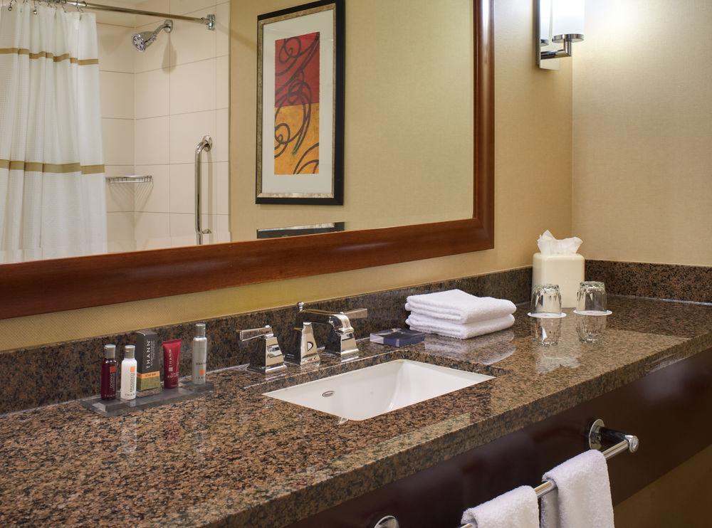 Courtyard By Marriott Chicago At Medical District-Uic Hotell Exteriör bild