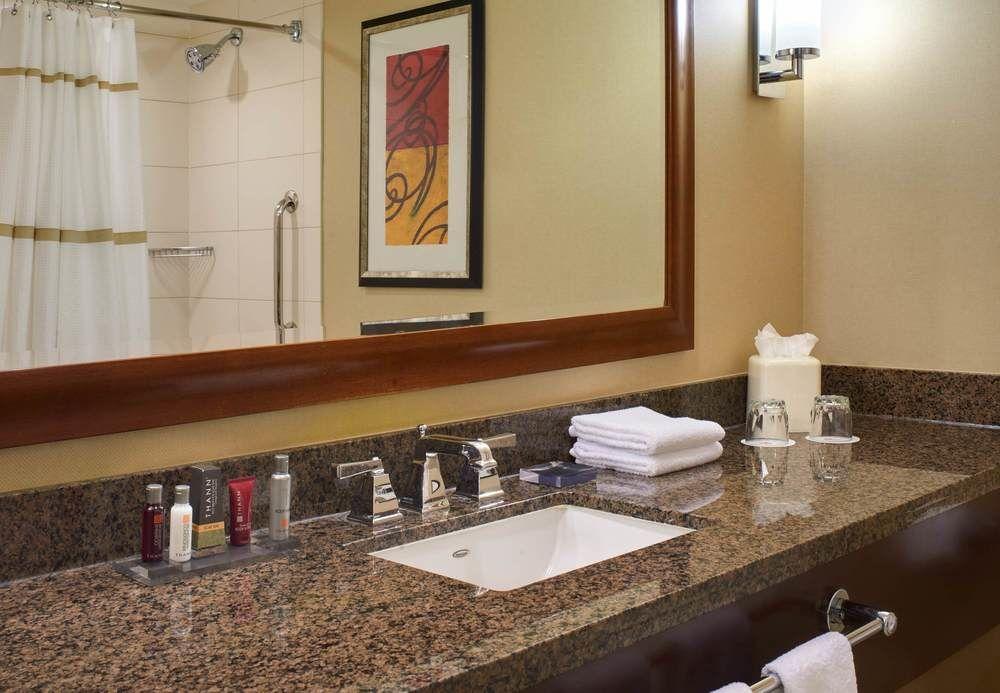 Courtyard By Marriott Chicago At Medical District-Uic Hotell Exteriör bild