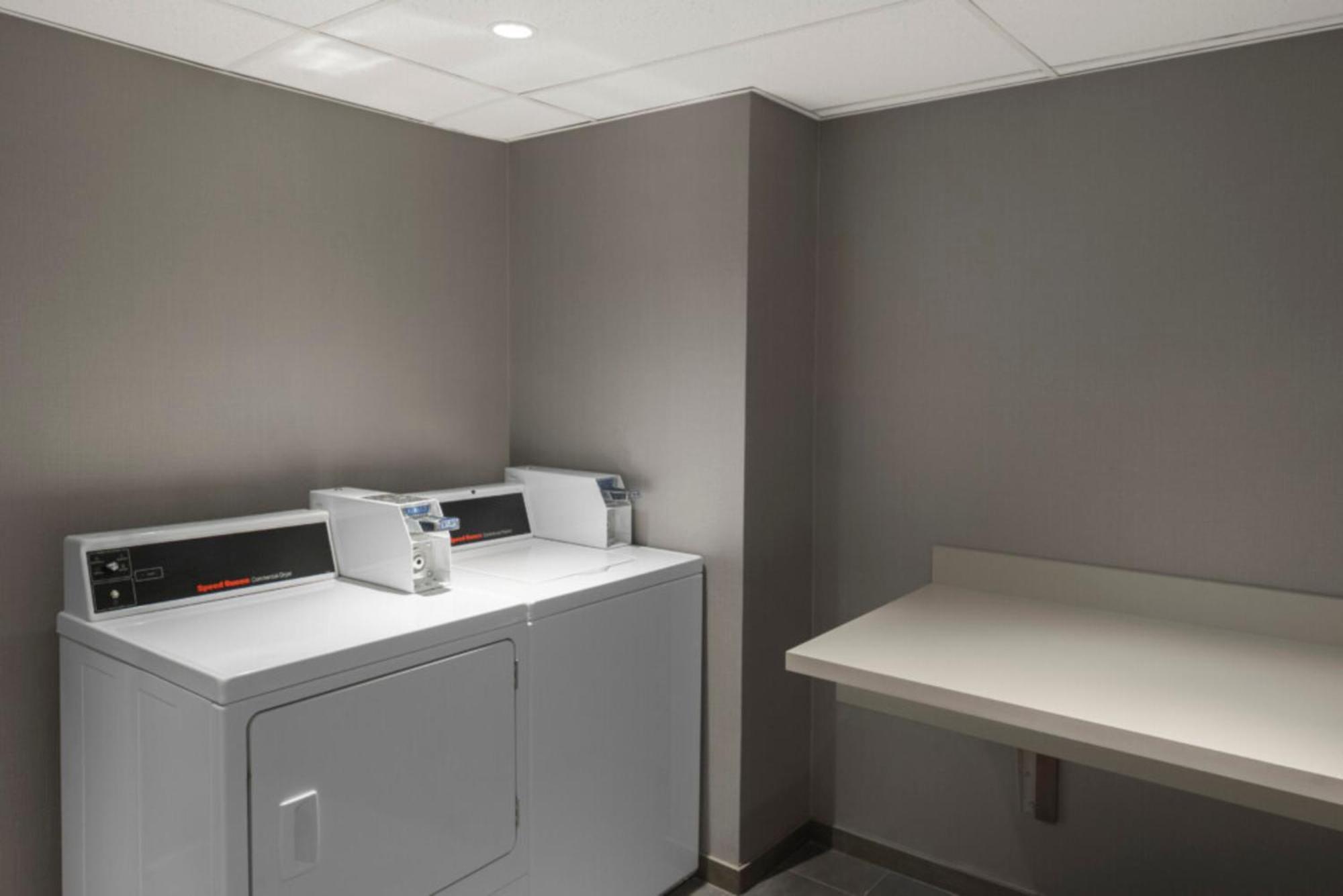 Courtyard By Marriott Chicago At Medical District-Uic Hotell Exteriör bild