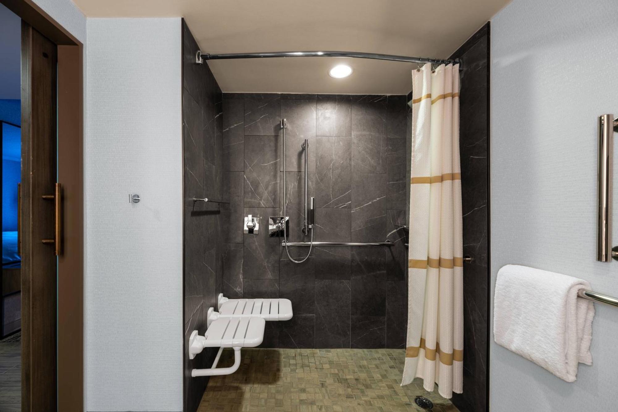 Courtyard By Marriott Chicago At Medical District-Uic Hotell Exteriör bild
